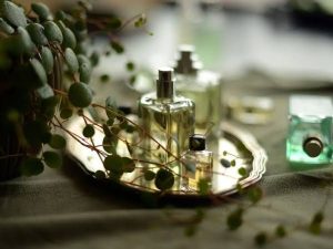 How Are Bulk Color and Scent Variations Handled