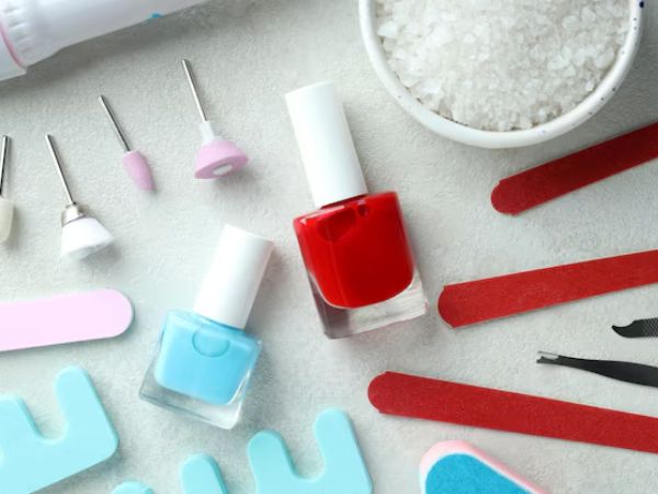 What Comes in a Press On Nails Kit