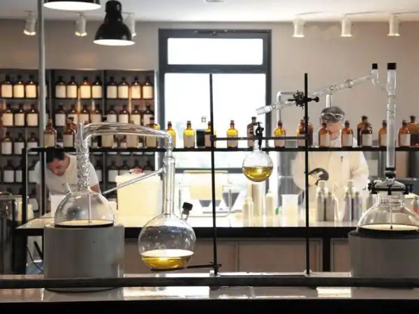 What Is the Minimum Order Quantity for Perfume Products